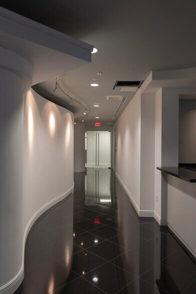 More Photos Of 9850 NW 41st St, Doral Unknown For Lease