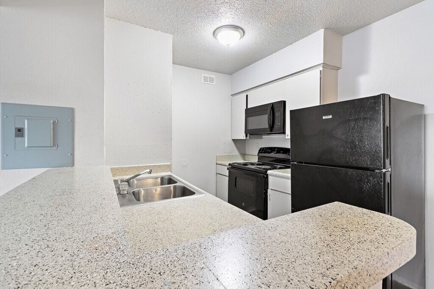 More Photos Of 717 S Green St, Longview Apartments For Sale