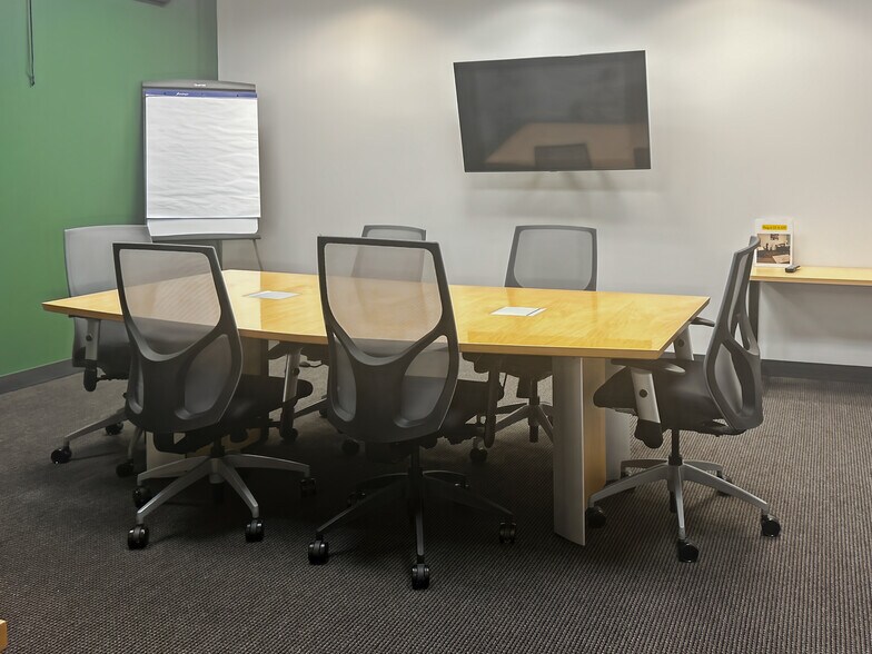 More Photos Of 2850 W Horizon Ridge Pky, Henderson Coworking Space