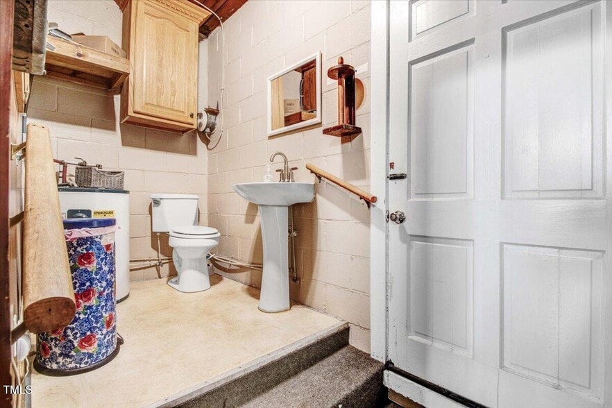 More Photos Of 103 Main St, Micro Specialty For Sale