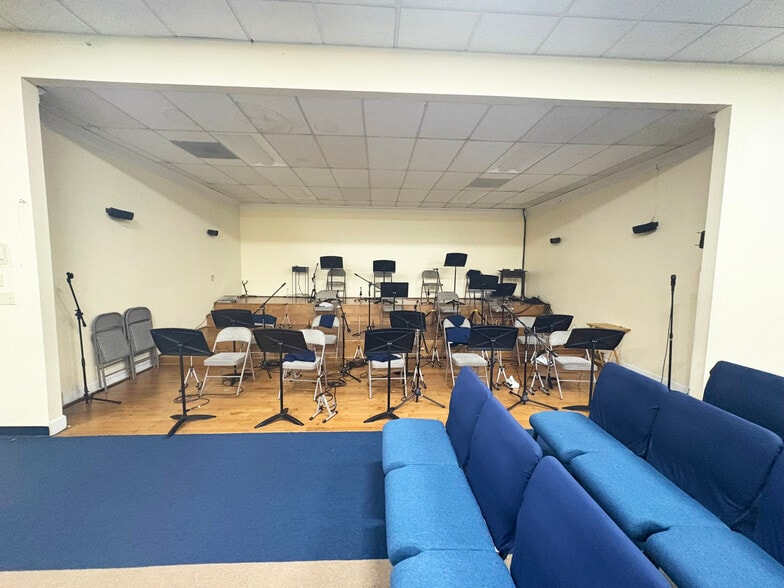 More Photos Of 610 E Florence Ave, Los Angeles Religious Facility For Sale