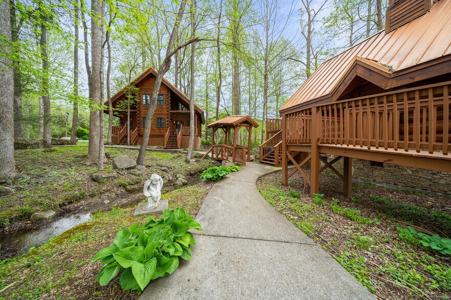 More Photos Of 4309 E Parkway, Gatlinburg Office For Sale