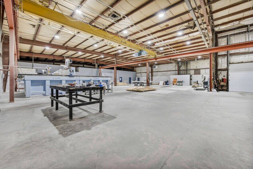 More Photos Of 3027 Nationwide Pky, Brunswick Warehouse For Lease
