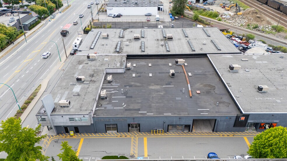 More Photos Of 1355 Main St, North Vancouver District Storefront Retail Office For Lease