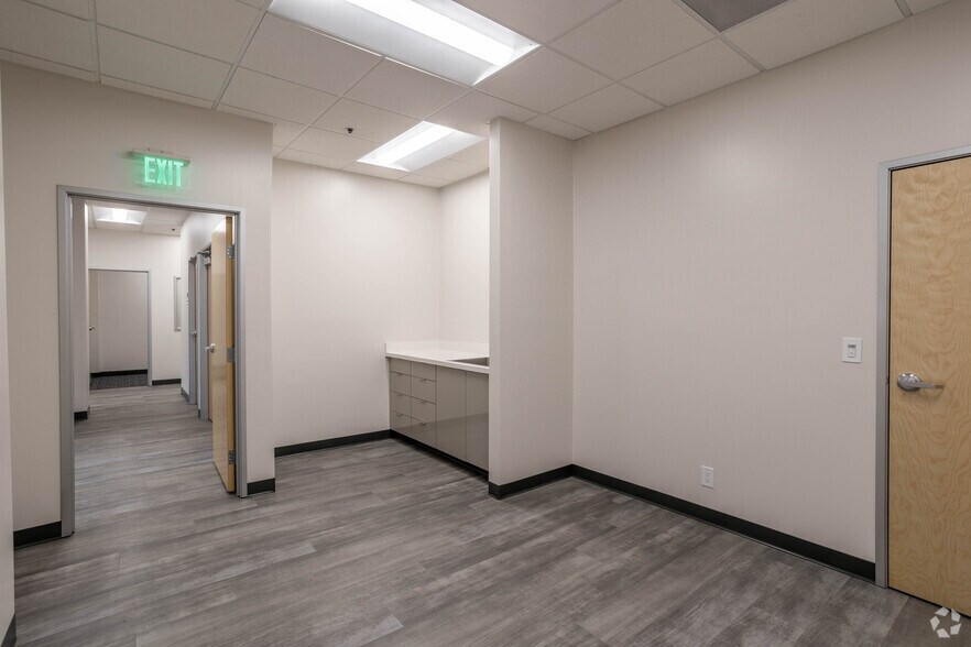 More Photos Of 2037-2077 S Vineyard Ave, Ontario Unknown For Lease