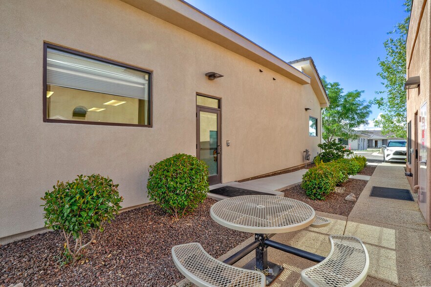 More Photos Of 3207 Lakeside Vlg, Prescott Office For Sale