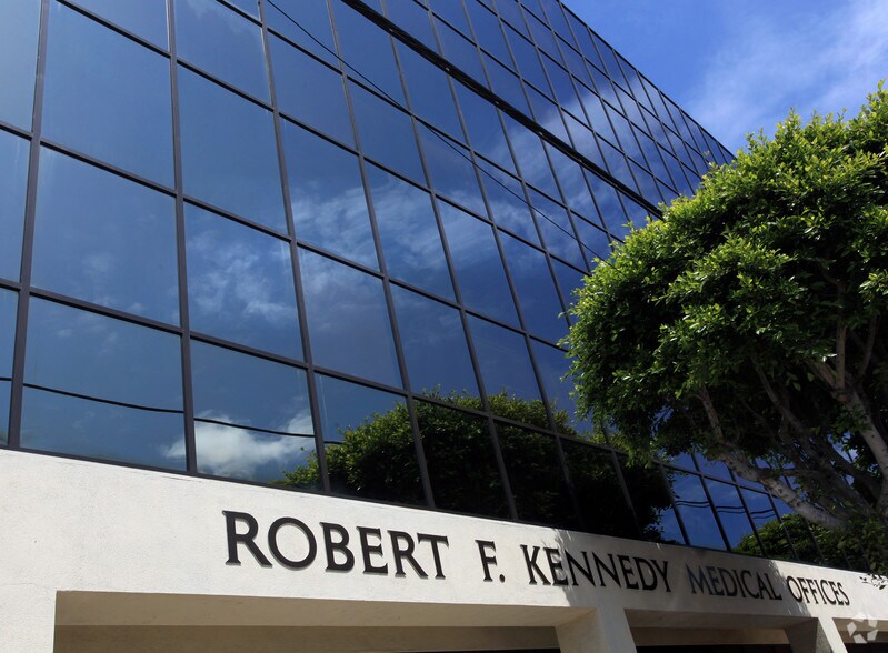 More Photos Of 4477 W 118th St, Hawthorne Medical For Sale