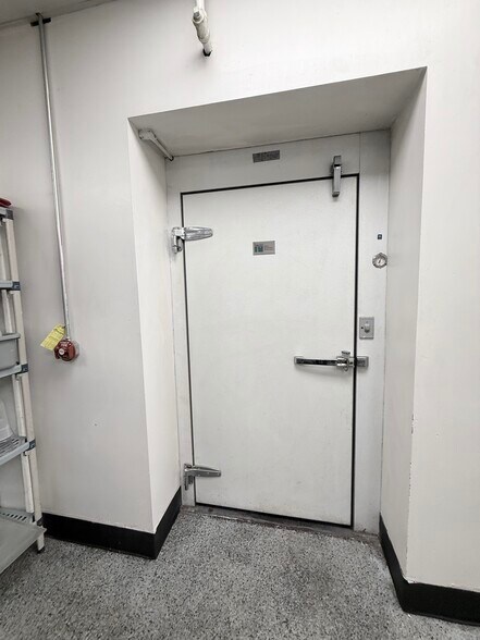 More Photos Of 1619 N 1st St, Hermiston Restaurant For Lease