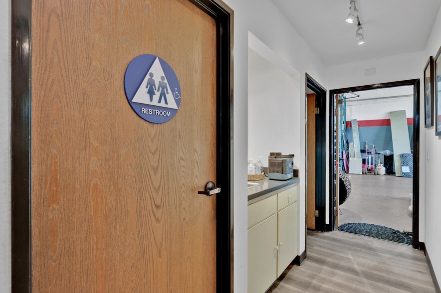 More Photos Of 23231 Vista Grande Dr, Laguna Hills Warehouse For Sale