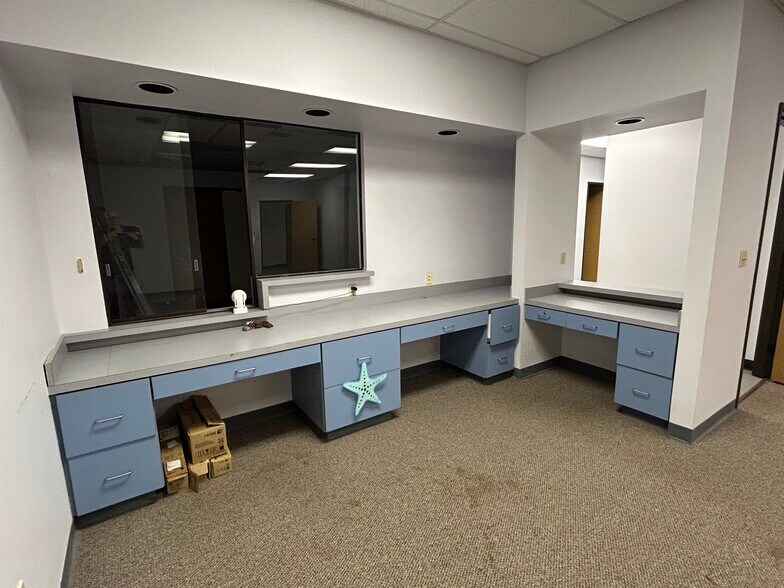 More Photos Of 3215 W Oak St, Palestine Medical For Lease