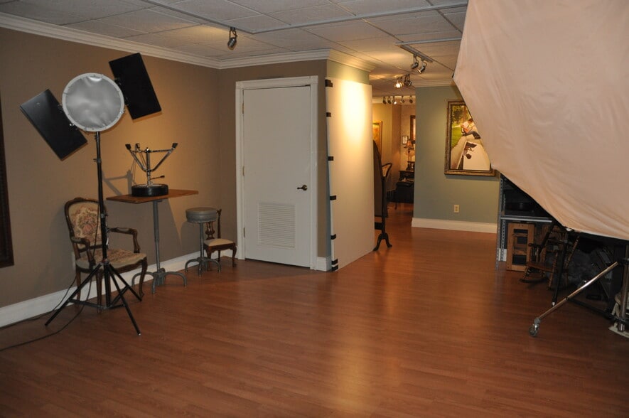 More Photos Of 113 Locust St, Monticello Office For Lease