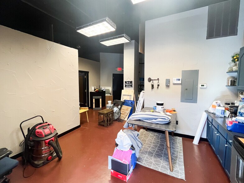 More Photos Of 509 W Olive St, Springfield General Retail For Sale