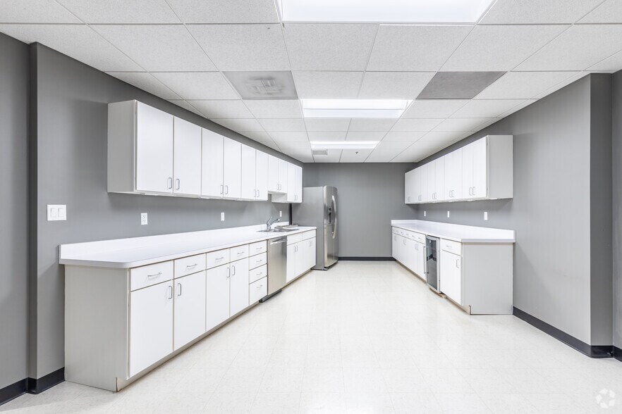 More Photos Of 2900 K St NW, Washington Office For Sale