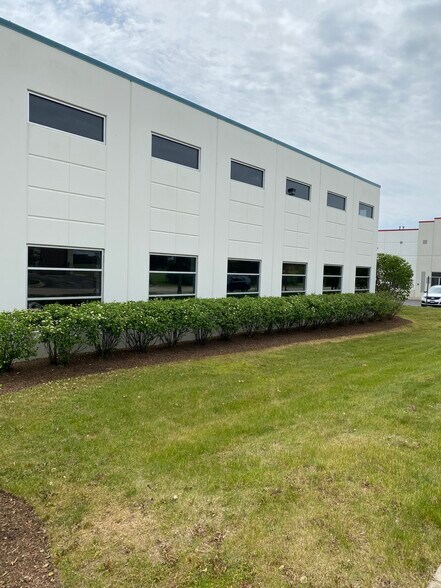 More Photos Of 1710 Afton Rd, Sycamore Warehouse For Sale