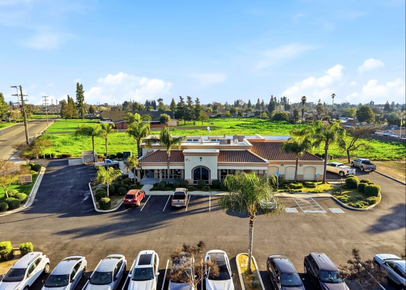 More Photos Of 861 N Blackstone St, Tulare Veterinarian Kennel For Sale