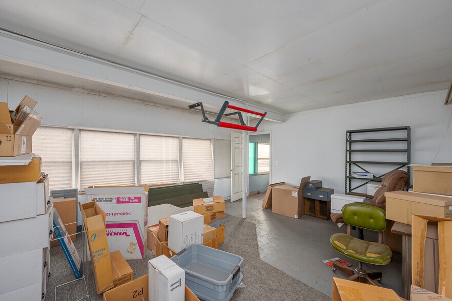 More Photos Of 612 W 3rd Ave, Moses Lake Industrial For Sale