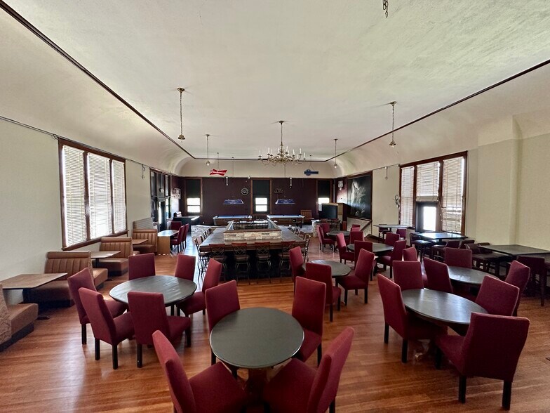 More Photos Of 1312 Broadway, Marysville Freestanding For Sale