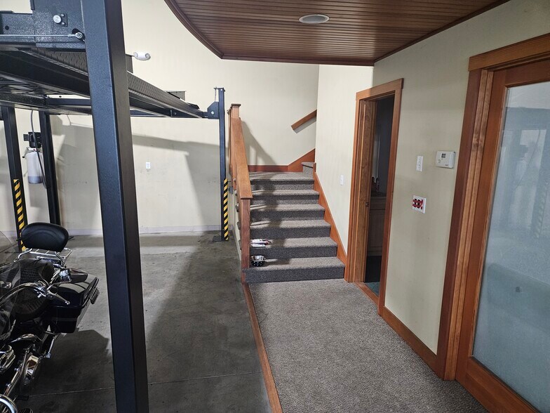 More Photos Of 28 Weirs Rd, Gilford Storefront Retail Office For Lease