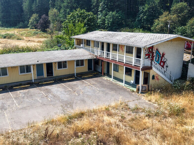 Primary Photo Of 455 Bear Creek Rd, Cottage Grove Hotel For Sale