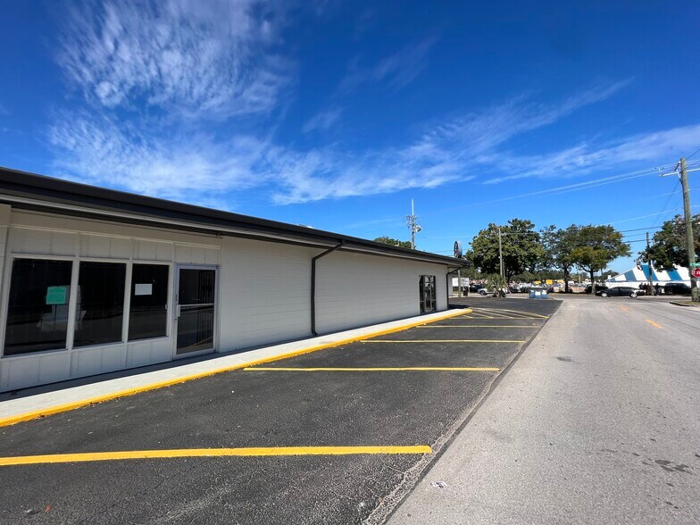 More Photos Of 8610 N Suwanee Ave, Tampa General Retail For Sale