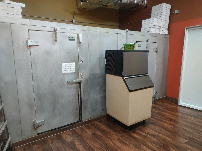 More Photos Of 1015 Tower Ave, Superior Restaurant For Lease