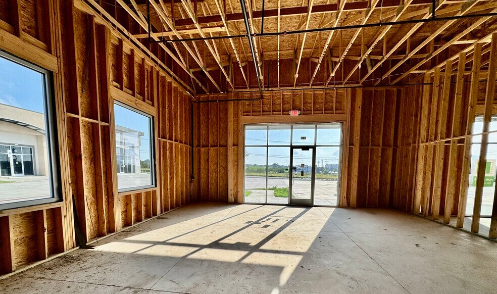 More Photos Of 700 W New Hope Dr, Cedar Park Storefront Retail Office For Lease