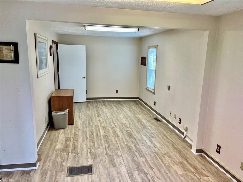 More Photos Of 2918 Plymouth Ave, Rocky River Office For Sale