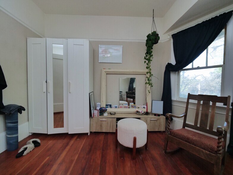 More Photos Of 1901-1903 H St, Sacramento Apartments For Sale