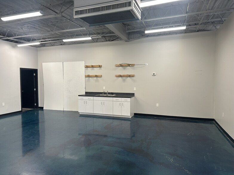 More Photos Of 9220 Park West Blvd, Knoxville Freestanding For Lease