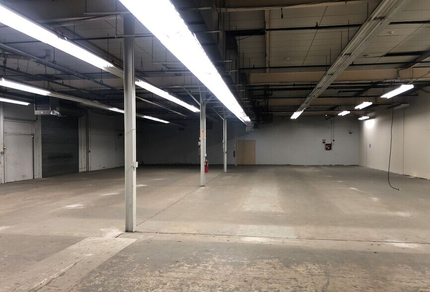 More Photos Of 150-170 Crossways Park Dr N, Woodbury Flex For Lease