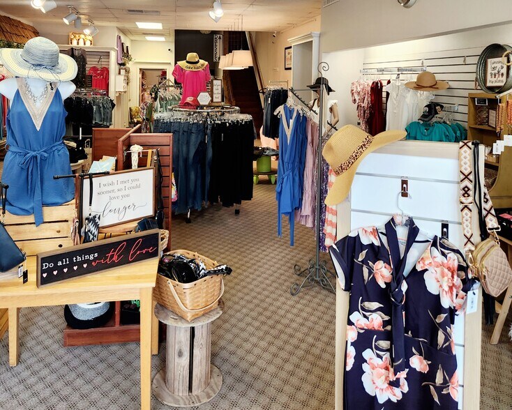 More Photos Of 424 Main St, Edmore Storefront For Sale