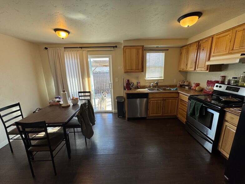 More Photos Of 2908 NW Canal Blvd, Redmond Specialty For Sale