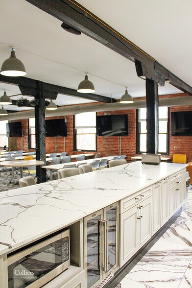 More Photos Of 10-12 Bedford Sq, Pittsburgh Loft Creative Space For Sale