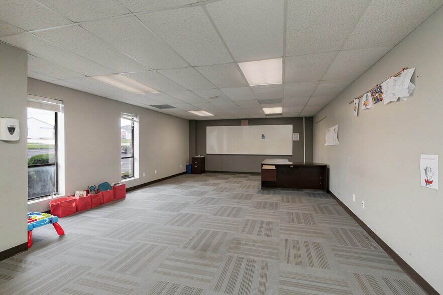 More Photos Of 500 W Daniels St, Ozark Office For Sale