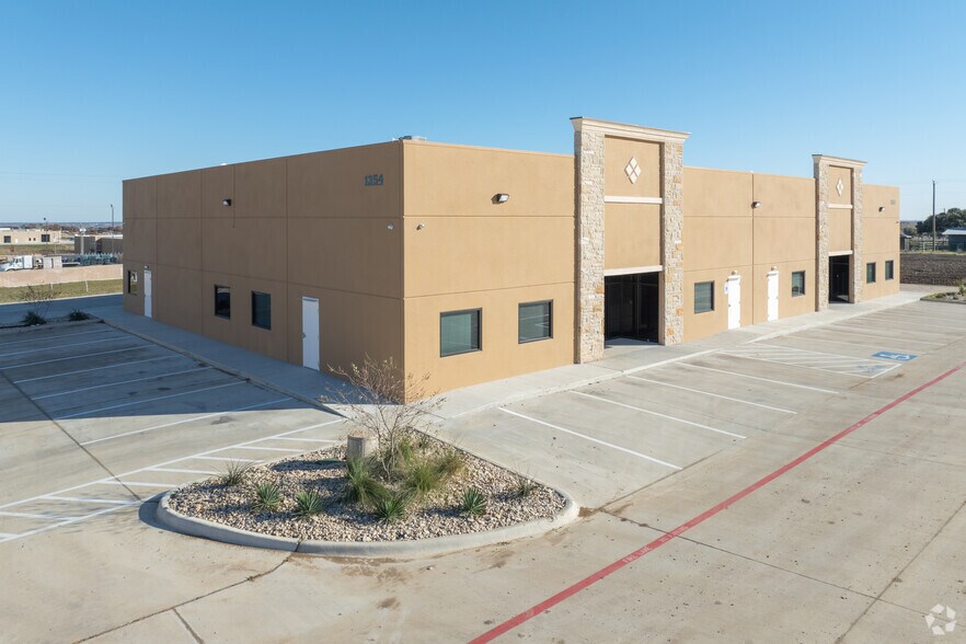 More Photos Of 1354 Ranchers Legacy Trl, Fort Worth Warehouse For Lease