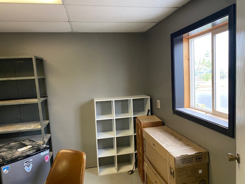 More Photos Of 1005 S Hillside Dr, Sioux Falls Warehouse For Lease