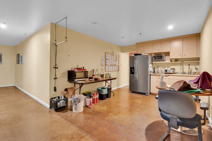 More Photos Of 390-400 Morris St, Sebastopol Warehouse For Sale