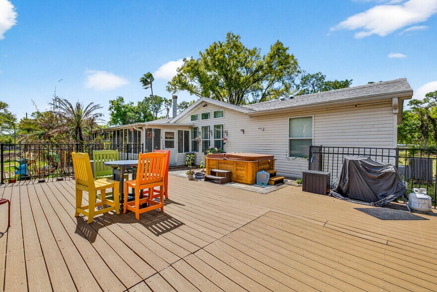 More Photos Of 3308 24th Ave SE, Ruskin Specialty For Sale