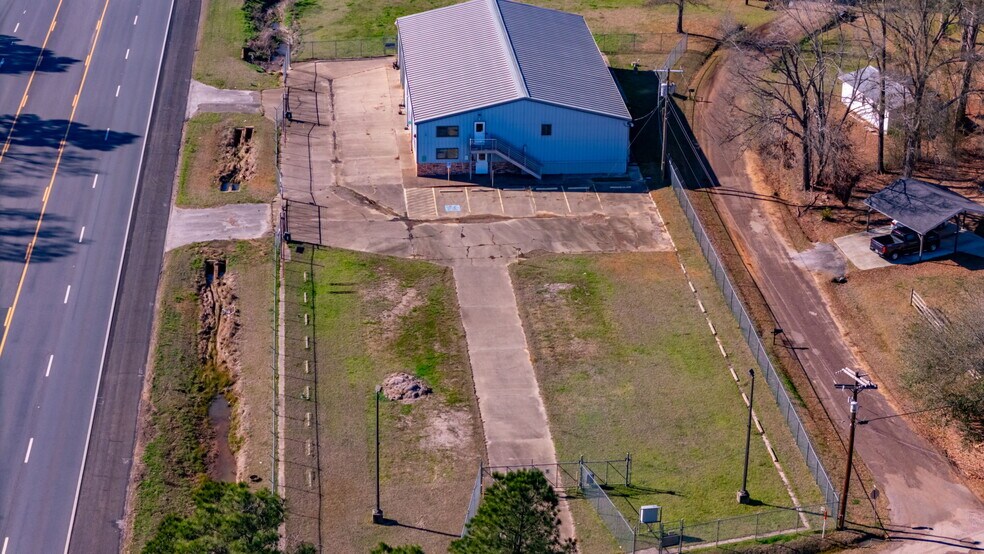 More Photos Of 8424 N HWY 69, Pollok Flex For Sale