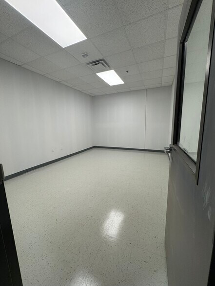 More Photos Of 1001-1003 S Bishops Ave, Rolla General Retail For Lease