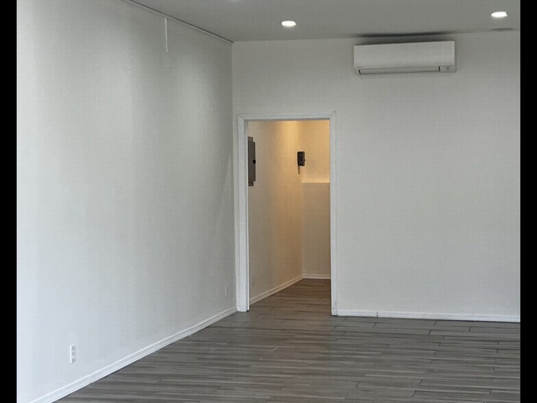 More Photos Of 2903 1/2 Honolulu Ave, Glendale General Retail For Lease