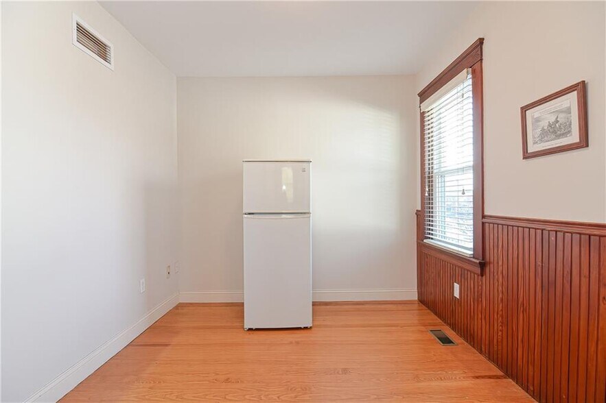 More Photos Of 468 Warren Ave, East Providence Medical For Sale
