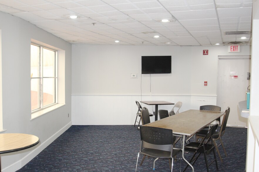 More Photos Of 5617 Portage St NW, North Canton Sports And Entertainment For Sale
