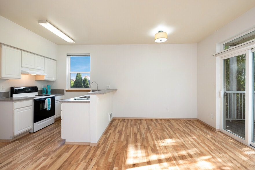 More Photos Of 913 13th Ave, Seattle Apartments For Sale