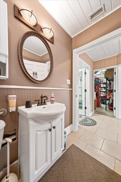 More Photos Of 342 N Orlando Ave, Cocoa Beach Light Manufacturing For Sale