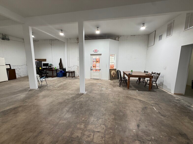 More Photos Of 218 Main St, Idalou Storefront Retail Office For Sale