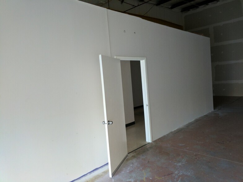 More Photos Of 4503 Spring Cypress Rd, Spring Warehouse For Lease