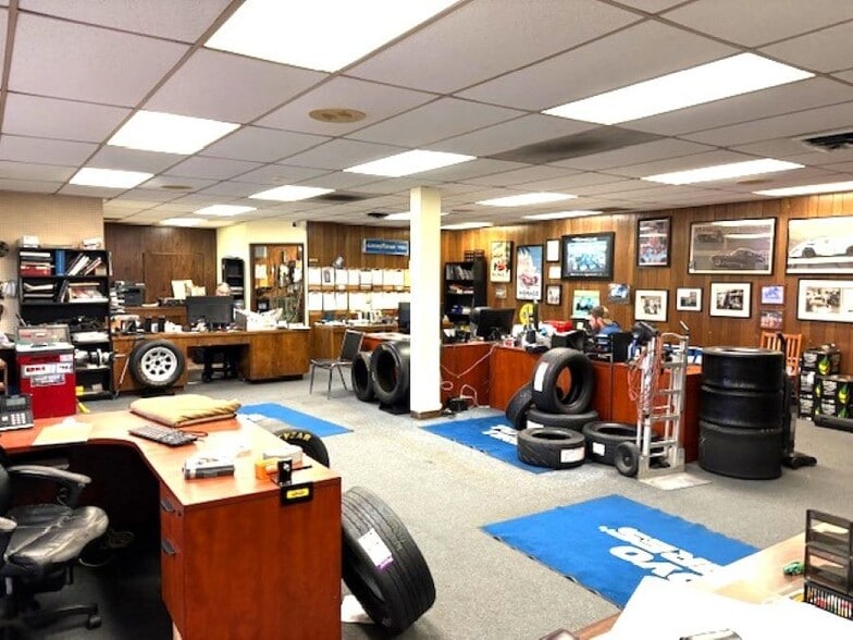 More Photos Of 2882 Grove Way, Castro Valley Service For Lease