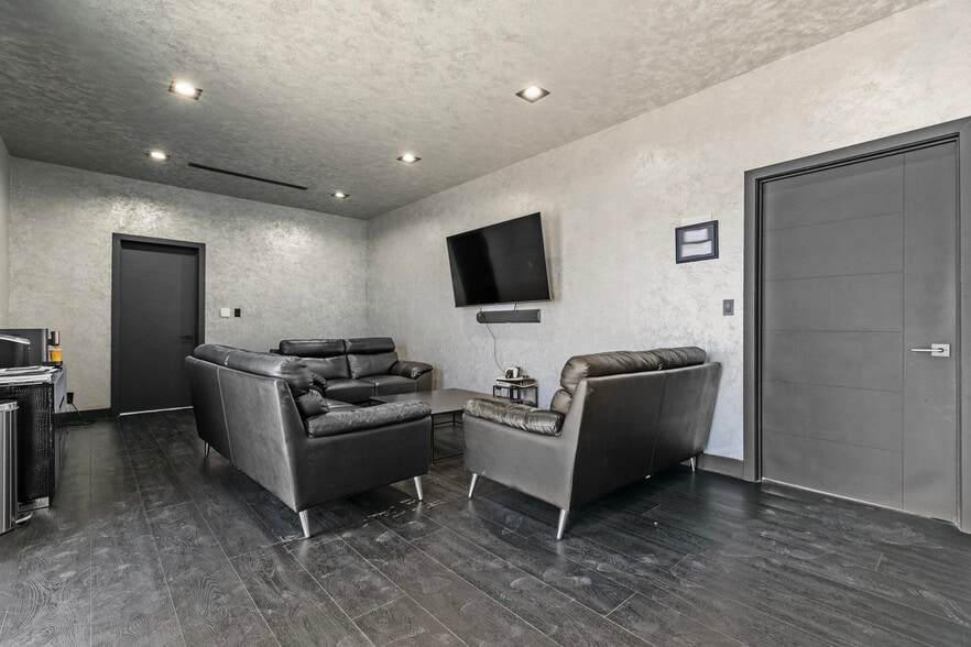 More Photos Of 7554 Clybourn Ave, Sun Valley Warehouse For Sale