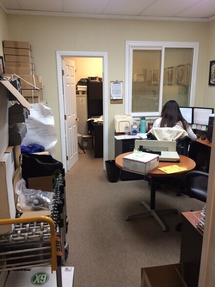 More Photos Of 1282 Newbury, Thousand Oaks Specialty For Lease